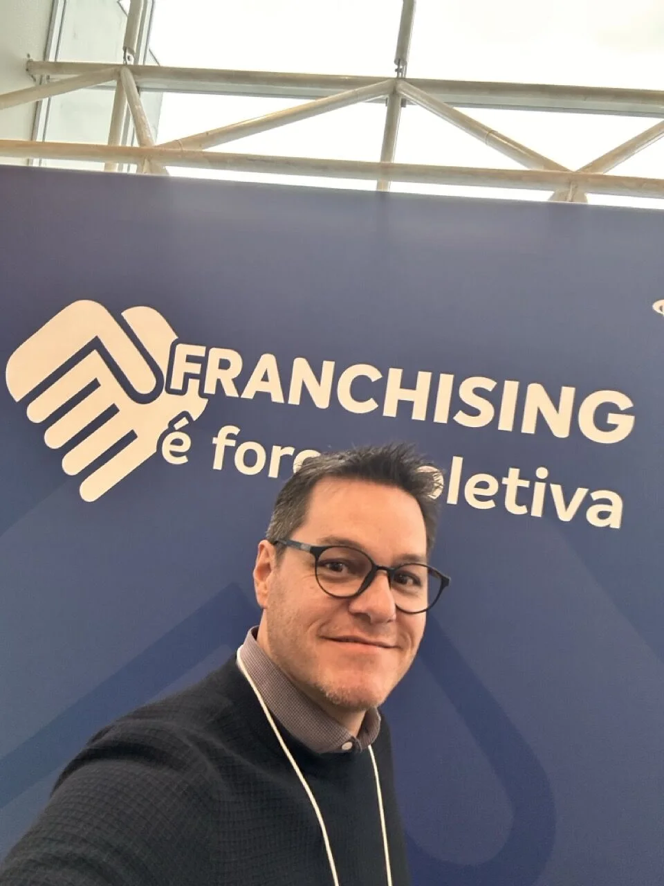 Alexandre Passarelli junto à comunicação do franchising