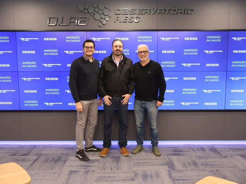 Alexandre Passarelli com participantes no Observatório FIESC